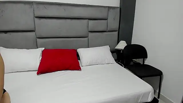 CatleyaSmith online show from January 11, 12:12 pm