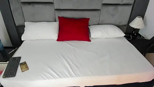 CatleyaSmith online show from December 22, 12:05 pm