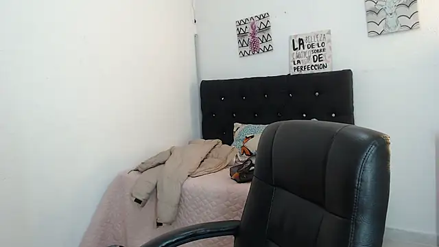 Snapshot of lyam_ebony_ chatting on February 20, 8:22 pm lyam ebony online show from February 20, 8:22 pm