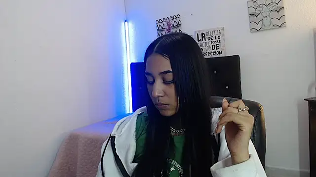 Snapshot of lyam_ebony_ chatting on February 14, 8:20 pm lyam ebony online show from February 14, 8:20 pm