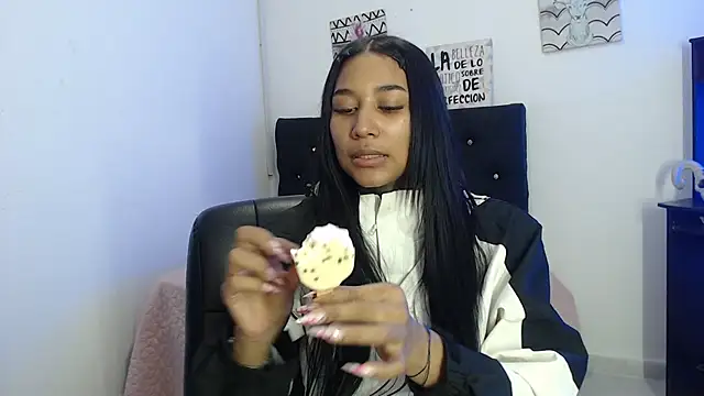 Snapshot of lyam_ebony_ chatting on February 7, 9:23 pm lyam ebony online show from February 7, 9:23 pm