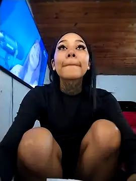 Snapshot of lyam_ebony_ chatting on February 22, 10:11 pm lyam ebony online show from February 22, 10:11 pm