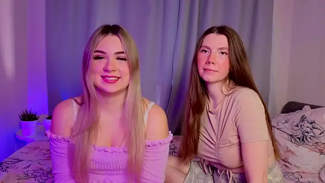 Snapshot of MelitaMoote chatting on November 17, 8:07 am MelitaMoote online show from November 17, 8:07 am