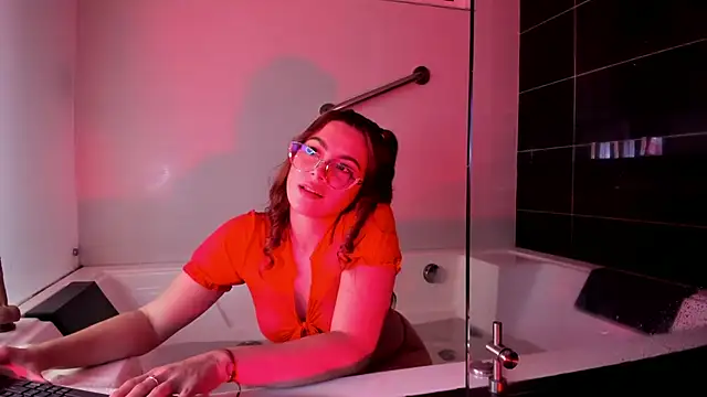 Snapshot of SaraAlvarezx chatting on June 21, 5:13 am SaraAlvarezx online show from June 21, 5:13 am