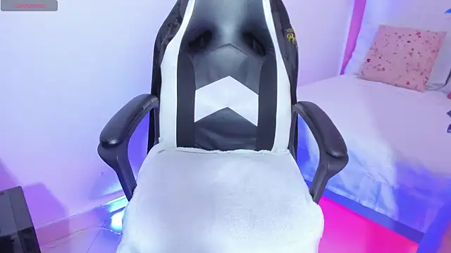 Emi Rosee online show from November 26, 12:38 pm