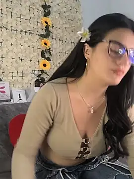 Lorenaa1 online show from May 22, 9:02 pm