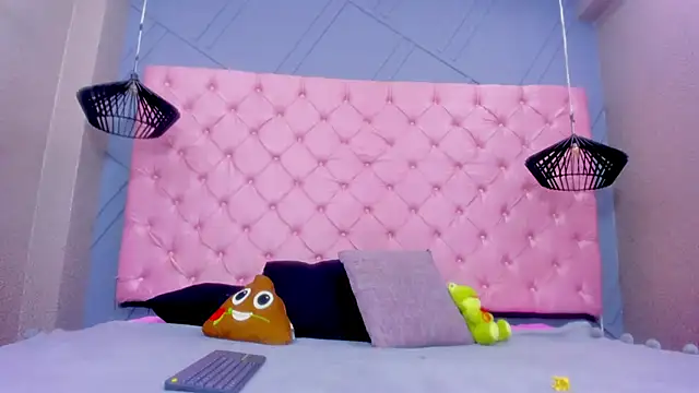 Snapshot of Mia_Horney chatting on November 28, 2:06 pm Mia Horney online show from November 28, 2:06 pm