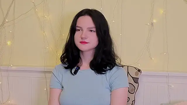 LatinaHuguenin online show from November 15, 7:45 am