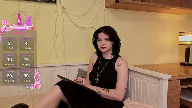 LatinaHuguenin online show from November 27, 7:09 am