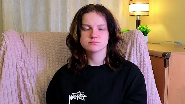 LatinaHuguenin online show from April 10, 9:22 pm