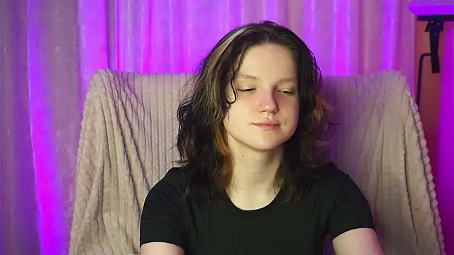 LatinaHuguenin online show from March 19, 8:09 pm