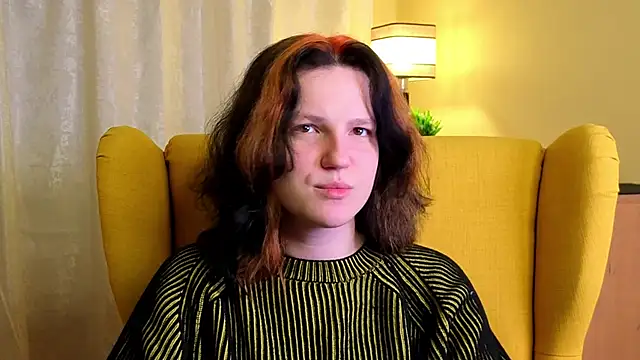 LatinaHuguenin online show from April 12, 9:07 pm