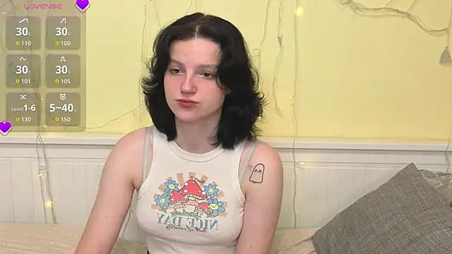 LatinaHuguenin online show from December 16, 7:12 am