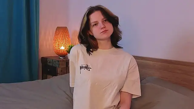 LatinaHuguenin online show from April 5, 9:10 pm