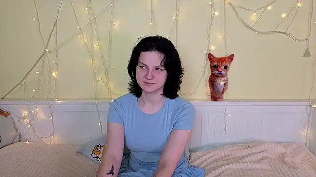 LatinaHuguenin online show from November 23, 7:07 am