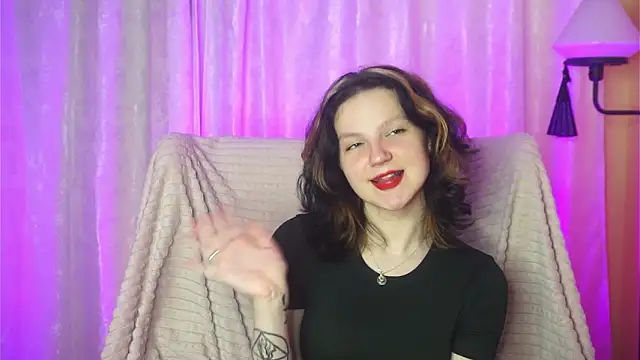 LatinaHuguenin online show from March 12, 7:07 pm