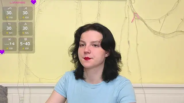 LatinaHuguenin online show from December 18, 7:02 am