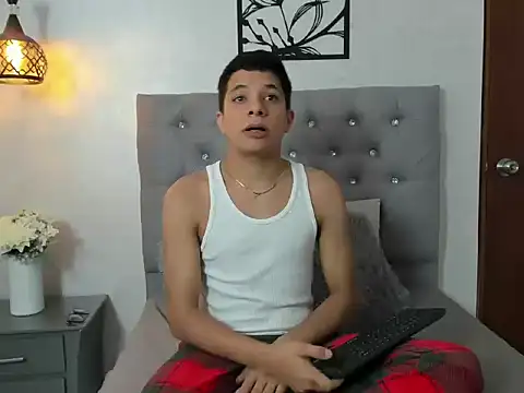 LucaDave 1 online show from November 6, 7:29 pm