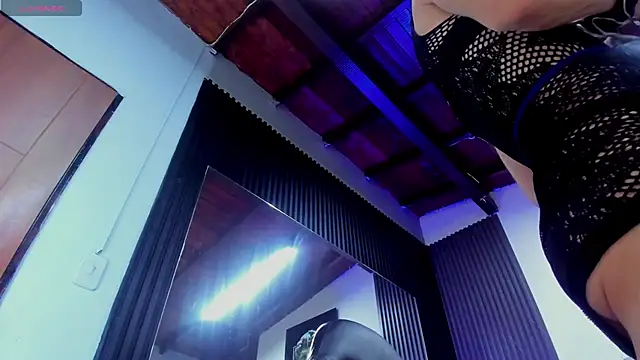 Caitlyn-Joness  online show from March 31, 8:00 pm