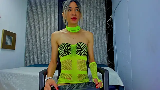 Snapshot of Caitlyn-Joness_ chatting on December 4, 2:05 pm Caitlyn-Joness online show from December 4, 2:05 pm