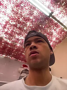 Snapshot of Eithan_Walt chatting on November 9, 12:31 pm Eithan Walt online show from November 9, 12:31 pm