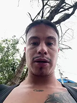 Snapshot of RaySullivan chatting on December 4, 9:03 pm RaySullivan online show from December 4, 9:03 pm