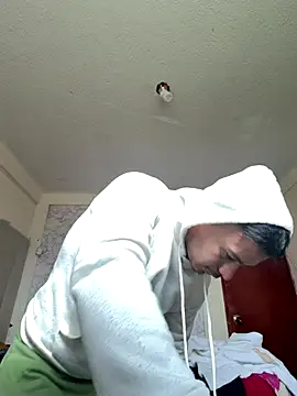 Snapshot of RaySullivan chatting on December 20, 1:25 pm RaySullivan online show from December 20, 1:25 pm