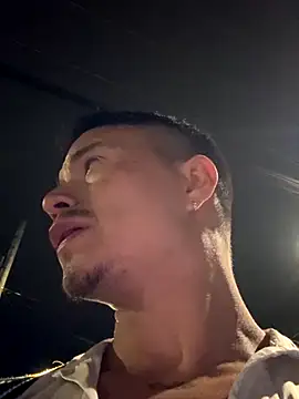 Snapshot of RaySullivan chatting on November 17, 4:38 am RaySullivan online show from November 17, 4:38 am