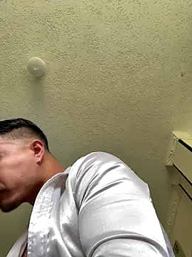 Snapshot of RaySullivan chatting on December 14, 4:01 pm RaySullivan online show from December 14, 4:01 pm