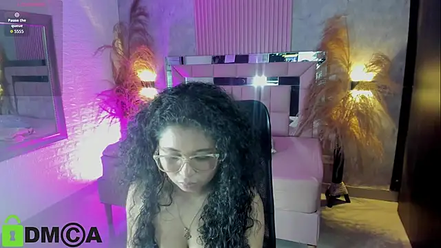 Snapshot of griselle_rousse chatting on November 22, 5:01 pm griselle rousse online show from November 22, 5:01 pm