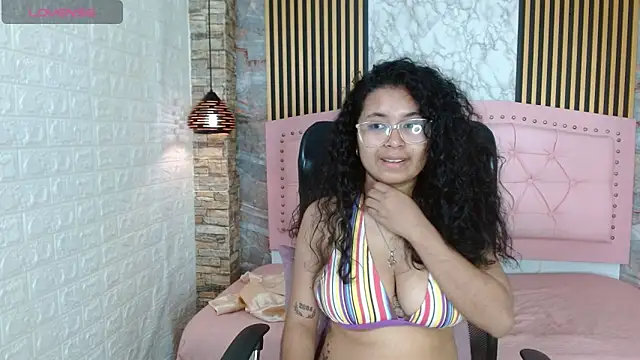 Snapshot of griselle_rousse chatting on December 1, 8:10 pm griselle rousse online show from December 1, 8:10 pm