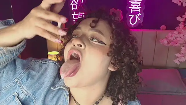  sarahRose online show from April 18, 3:53 am