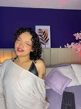 Snapshot of _sarahRose chatting on February 7, 4:31 am sarahRose online show from February 7, 4:31 am