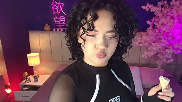  sarahRose online show from April 28, 3:55 am
