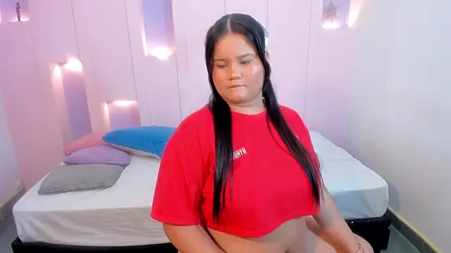 Snapshot of SaraVixen8 chatting on December 18, 11:47 am SaraVixen8 online show from December 18, 11:47 am