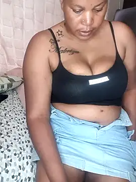 Snapshot of Qeenbrie chatting on November 17, 4:11 pm Qeenbrie online show from November 17, 4:11 pm