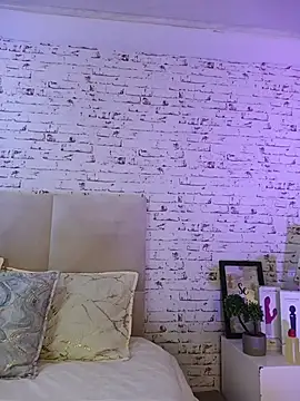 April Kay online show from November 18, 3:32 am