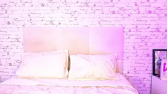 April Kay online show from December 23, 3:39 am