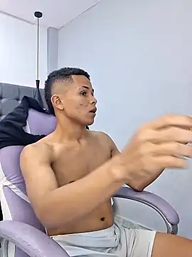 Liams18 online show from November 14, 12:58 am