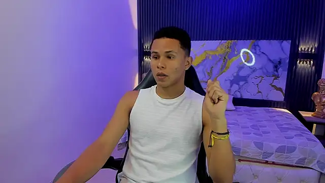 Liams18 online show from April 6, 2:40 am