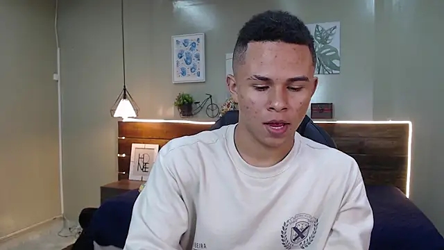 Liams18 online show from November 30, 12:50 pm