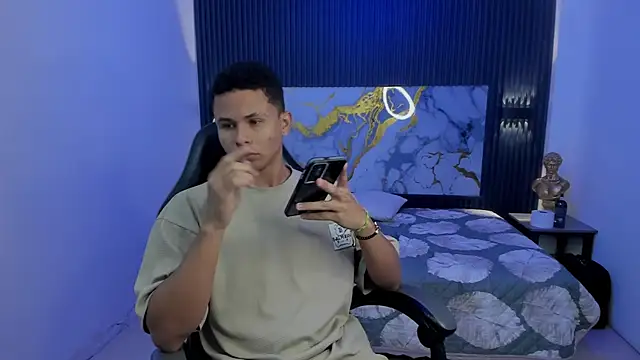 Liams18 online show from April 8, 2:46 am