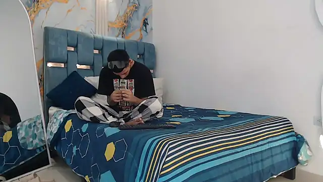 Snapshot of IMPERIO_ROMANO chatting on December 21, 7:37 pm IMPERIO ROMANO online show from December 21, 7:37 pm