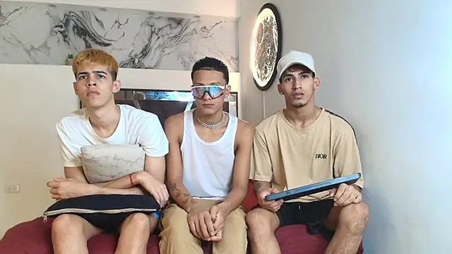 Snapshot of IMPERIO_ROMANO chatting on December 4, 7:24 pm IMPERIO ROMANO online show from December 4, 7:24 pm