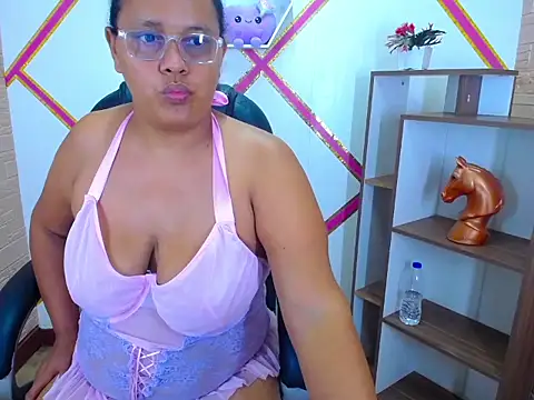 Snapshot of Salome_Jamess chatting on November 9, 2:59 am Salome Jamess online show from November 9, 2:59 am