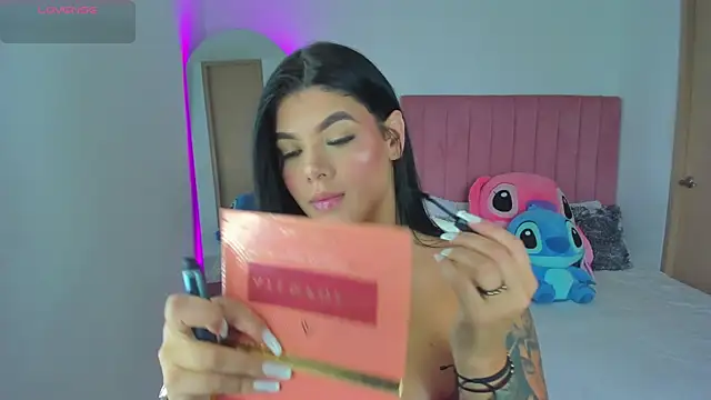 Janettcruz online show from April 6, 8:43 pm