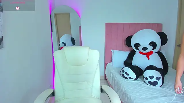 Janettcruz online show from April 13, 6:12 pm