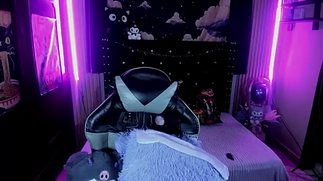 ravencollen online show from April 14, 7:52 pm