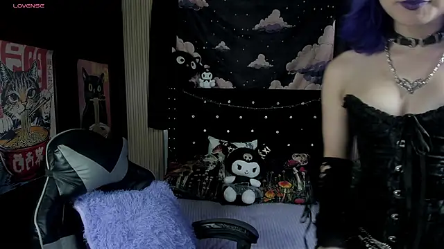 ravencollen online show from April 2, 8:04 pm