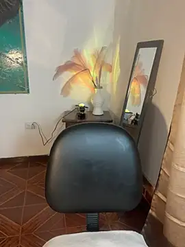 alisaa jhons1 online show from April 21, 1:42 am